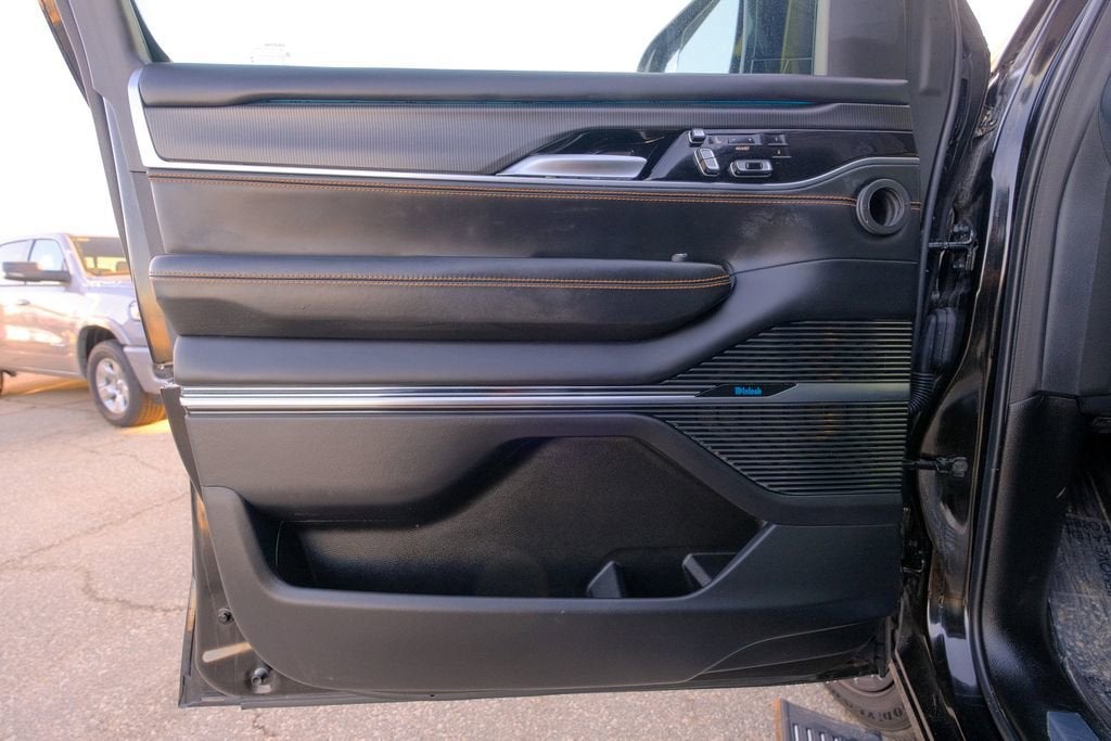 2023 Jeep Grand Wagoneer L Series III Obsidian