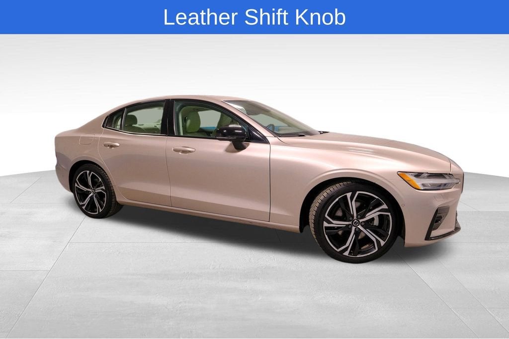 2024 Volvo S60 Plus Dark Theme