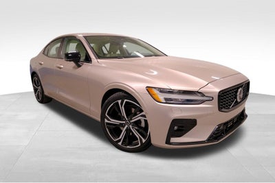 2024 Volvo S60 Plus Dark Theme