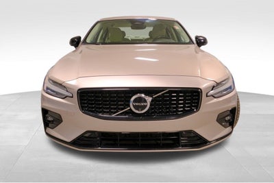 2024 Volvo S60 Plus Dark Theme