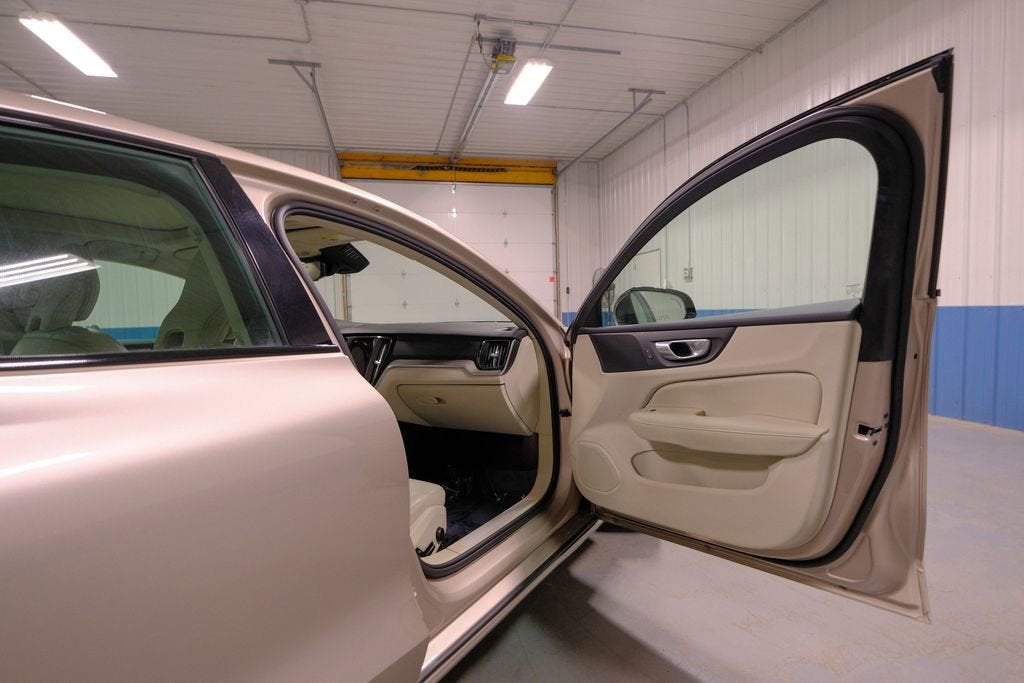 2024 Volvo S60 Plus Dark Theme