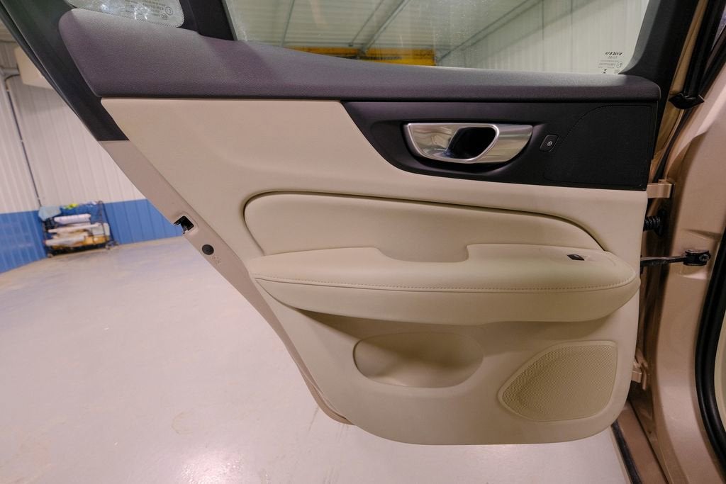 2024 Volvo S60 Plus Dark Theme