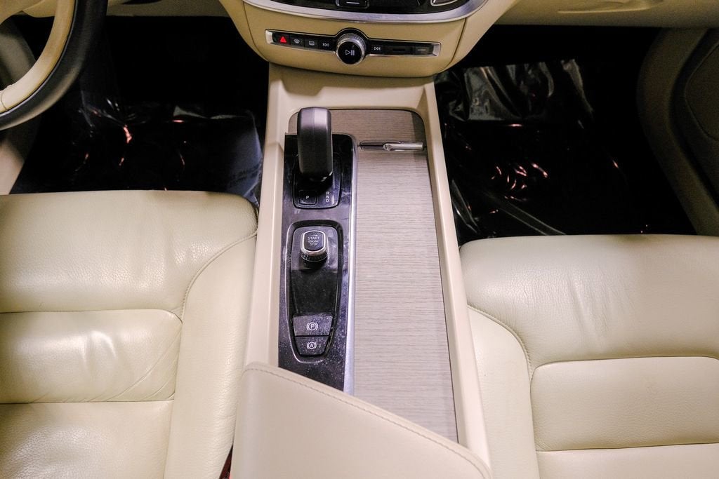 2024 Volvo S60 Plus Dark Theme