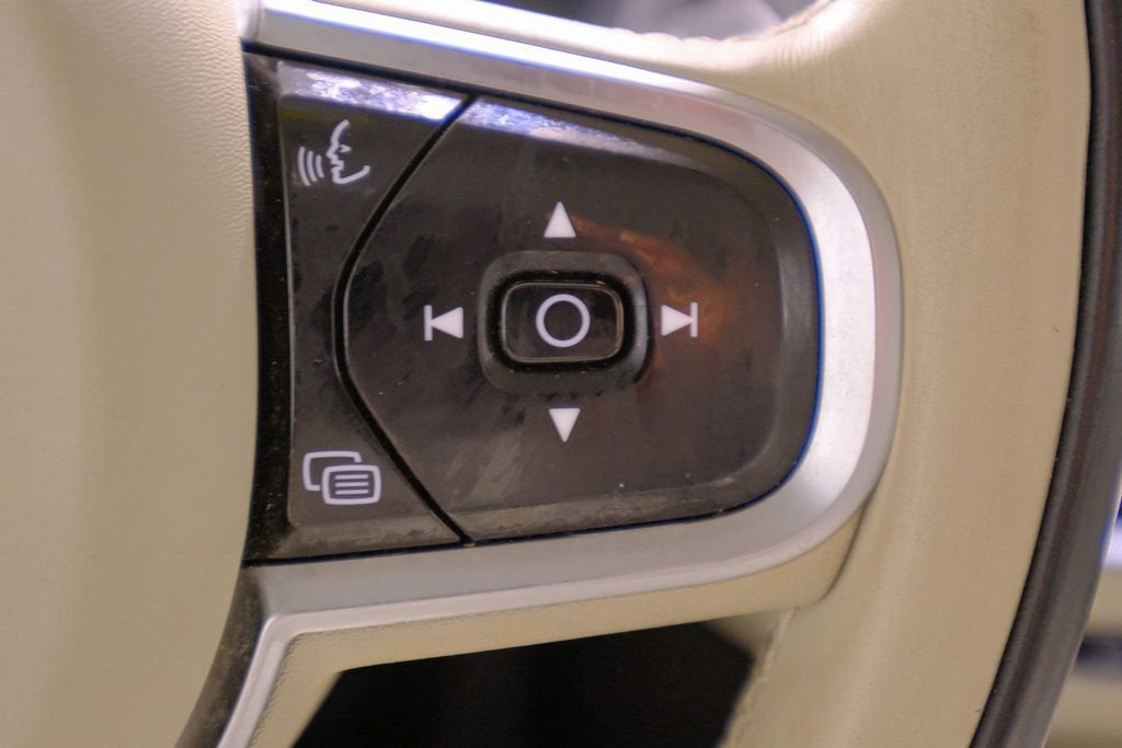 2024 Volvo S60 Plus Dark Theme