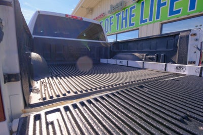 2023 RAM 1500 Classic SLT Crew Cab 4x4 5'7' Box