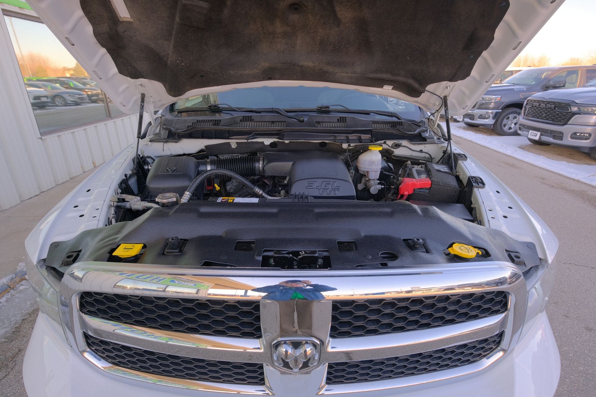 2023 RAM 1500 Classic SLT Crew Cab 4x4 5'7' Box