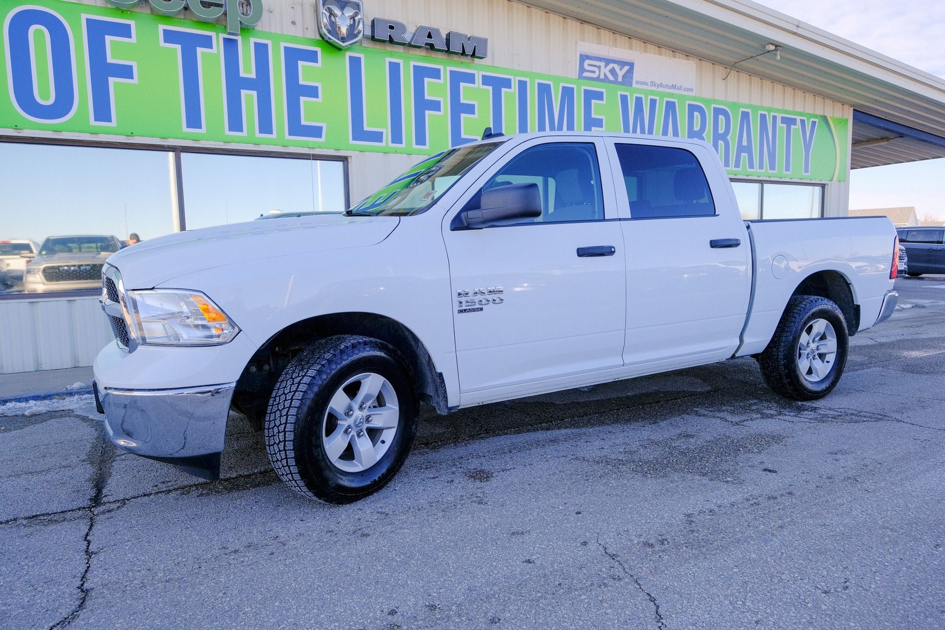 2023 RAM 1500 Classic SLT Crew Cab 4x4 5'7' Box