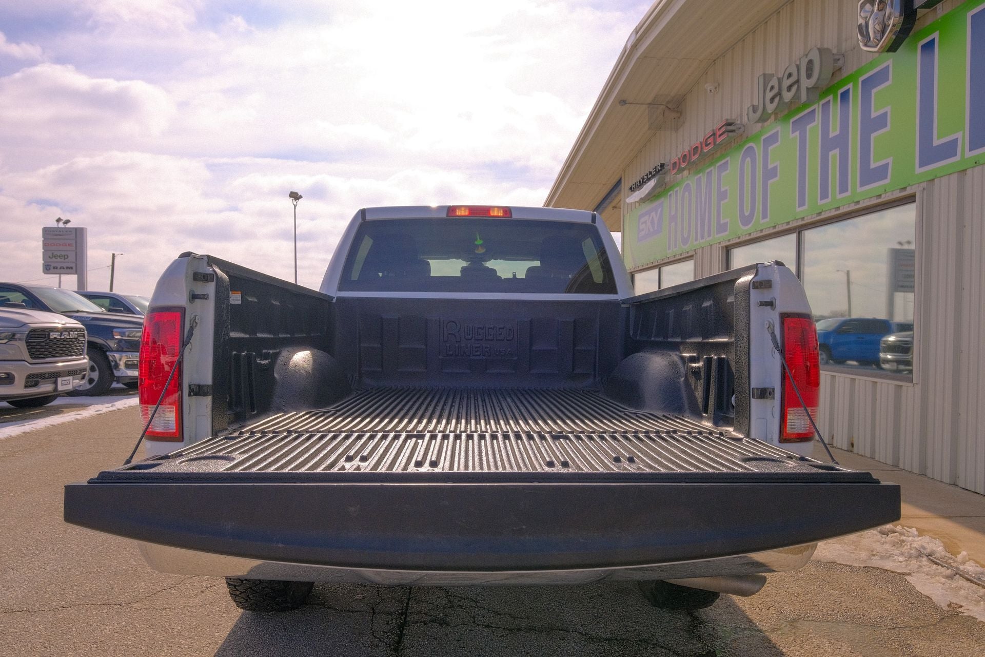2023 RAM 1500 Classic SLT Crew Cab 4x4 5'7' Box