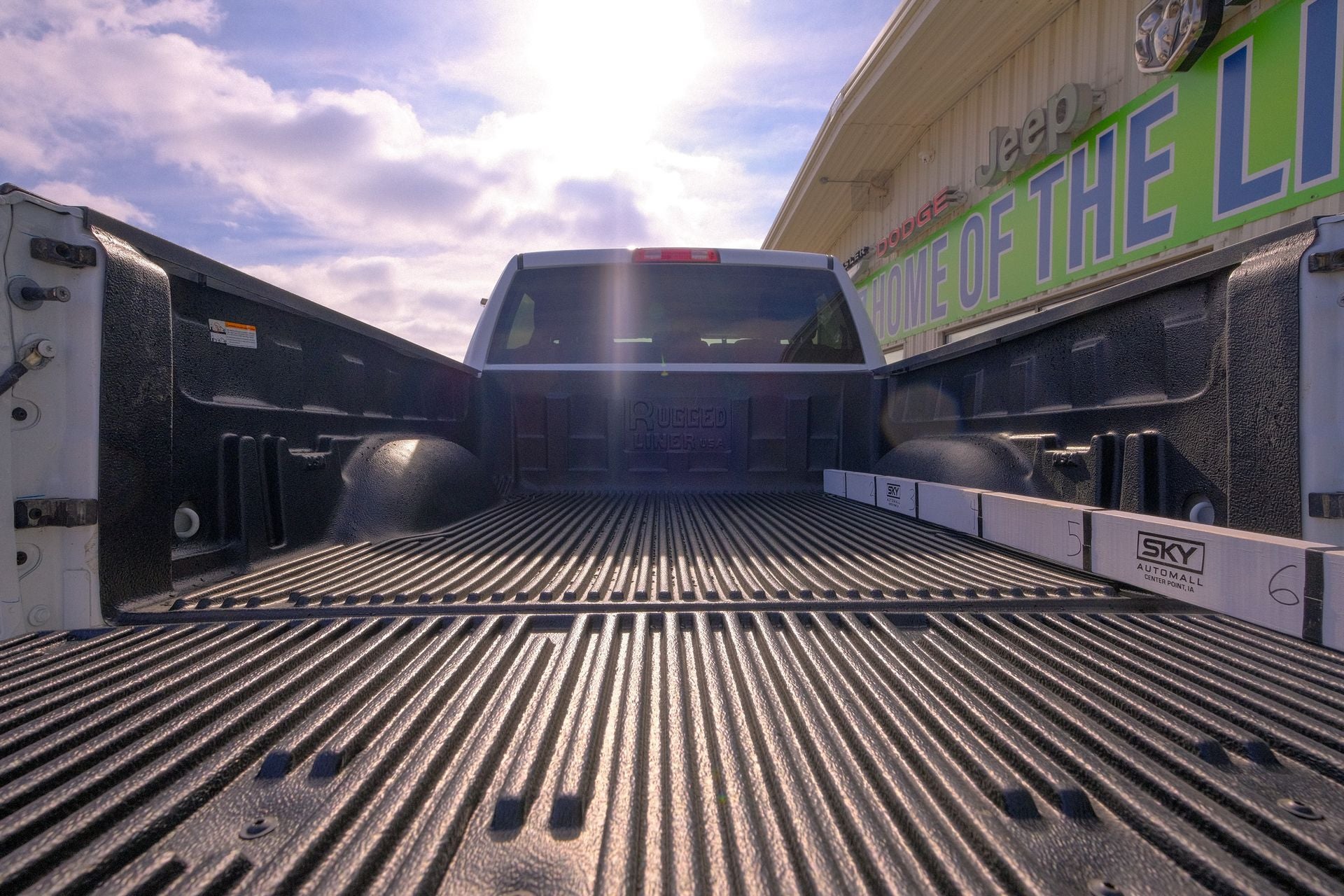 2023 RAM 1500 Classic SLT Crew Cab 4x4 5'7' Box