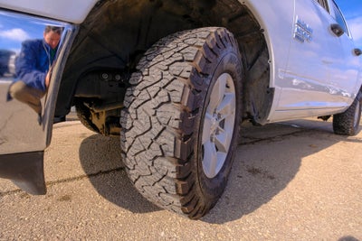 2023 RAM 1500 Classic SLT Crew Cab 4x4 5'7' Box