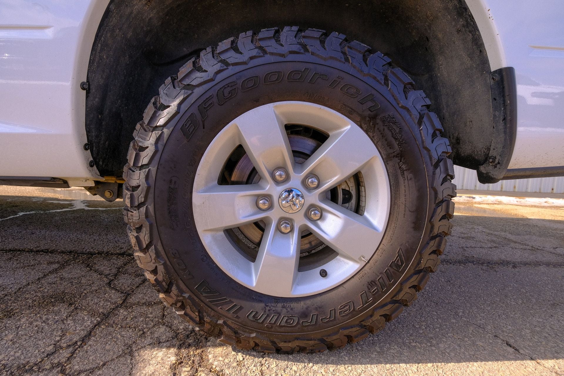 2023 RAM 1500 Classic SLT Crew Cab 4x4 5'7' Box