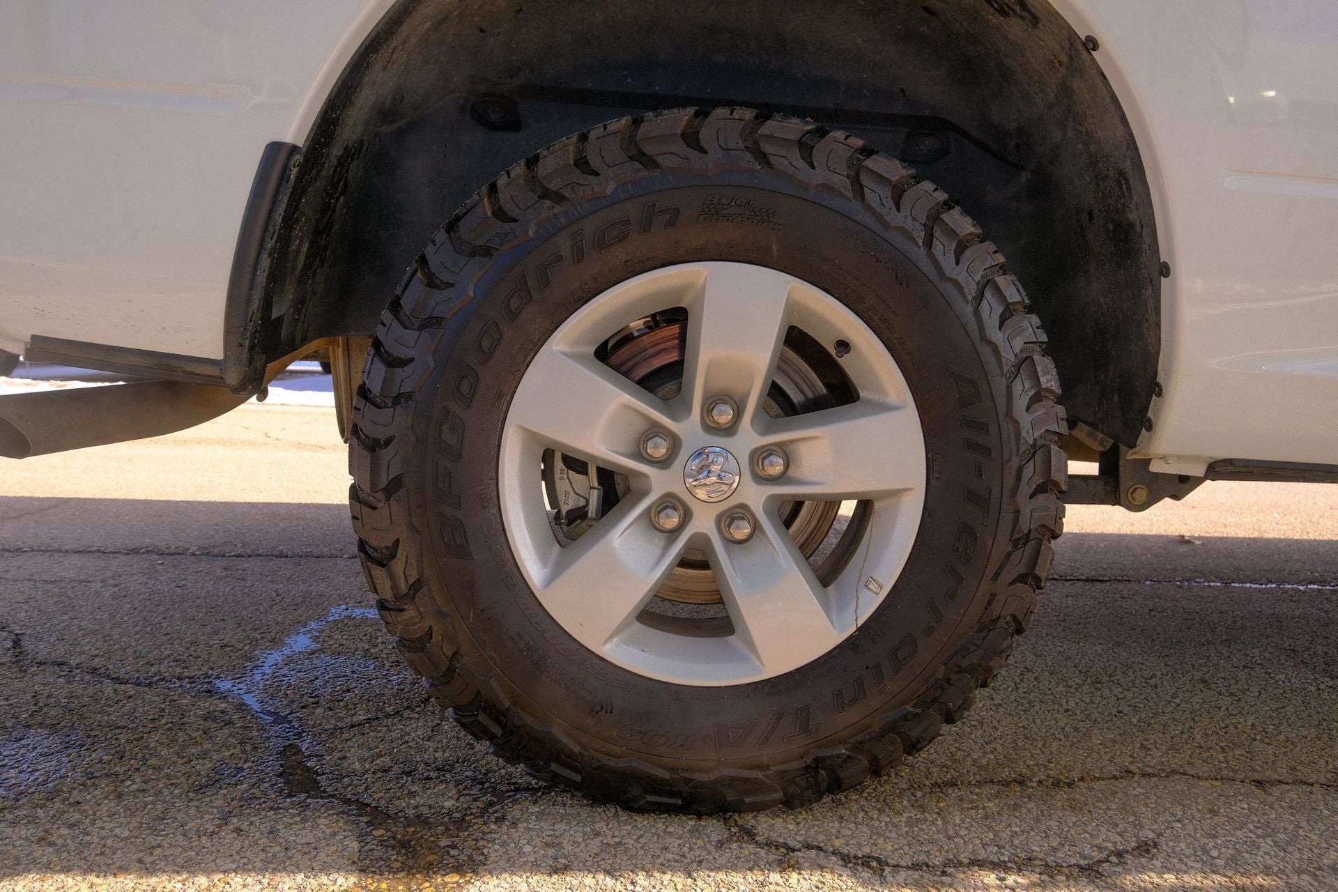 2023 RAM 1500 Classic SLT Crew Cab 4x4 5'7' Box