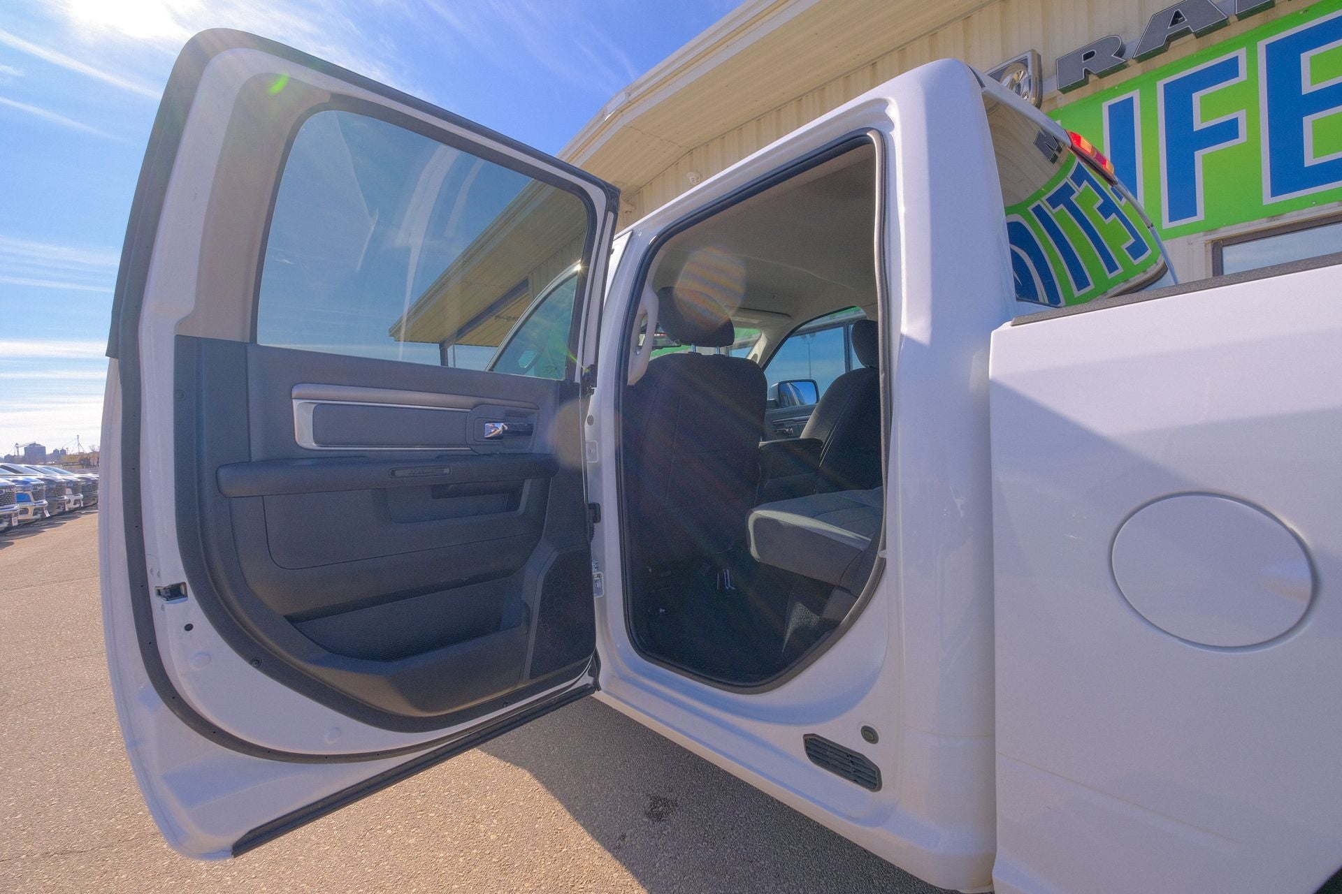 2023 RAM 1500 Classic SLT Crew Cab 4x4 5'7' Box