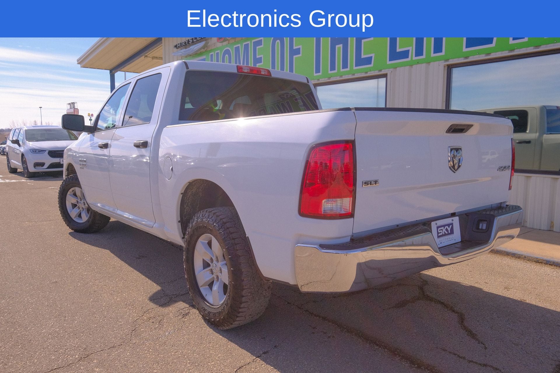 2023 RAM 1500 Classic SLT Crew Cab 4x4 5'7' Box